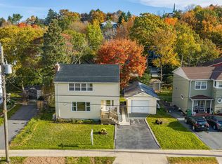 19 Highwood St, Dartmouth, NS B2Y 3B9