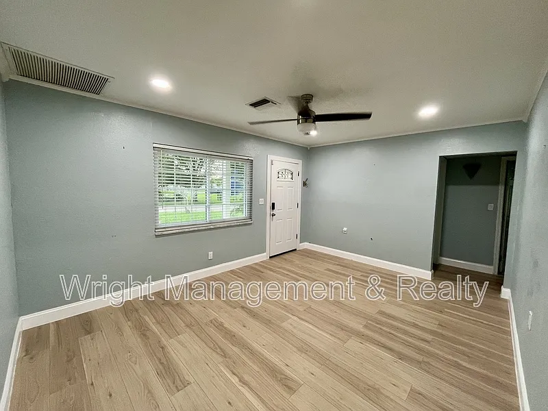 3 bed, 2.0 bath, 1337 sqft, $3,100 — Photo 3