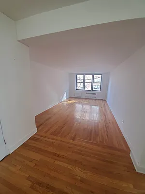 Rented by Smart NY Realty LLC | media 5