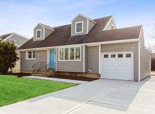 240 N Rutherford Ave, Massapequa, NY 11758