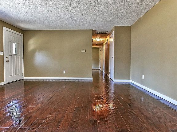 4th image of 2231 Ponderosa Dr SE