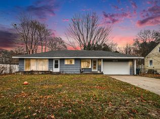 5230 Wickham Dr, Norton Shores, MI 49441