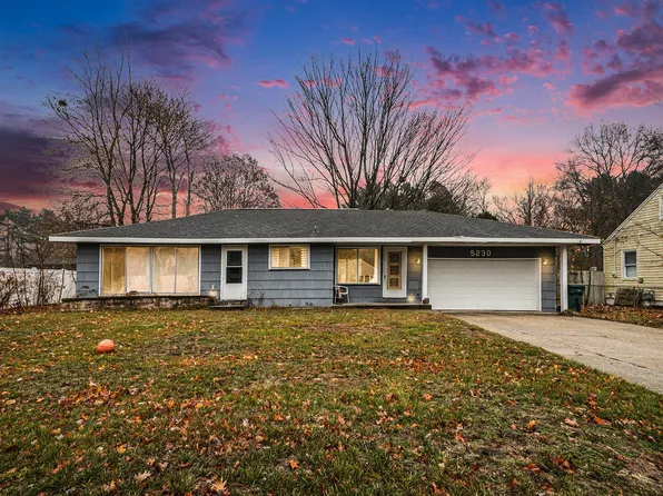 5230 Wickham Dr, Norton Shores, MI 49441