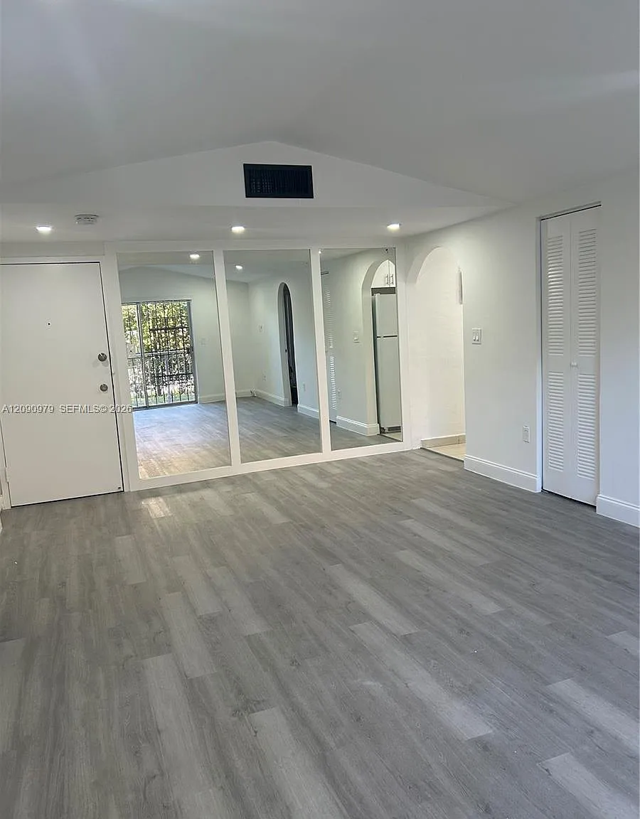 Sunset Villas Condo — Photo 1