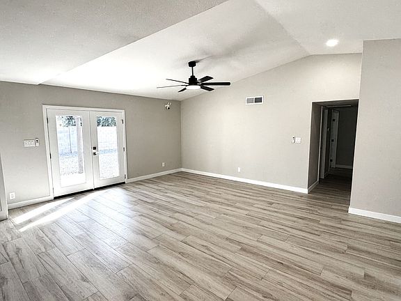 5th image of 931 W Posada Ave