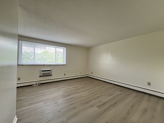 5th image of 2277 Cornwall St #24
