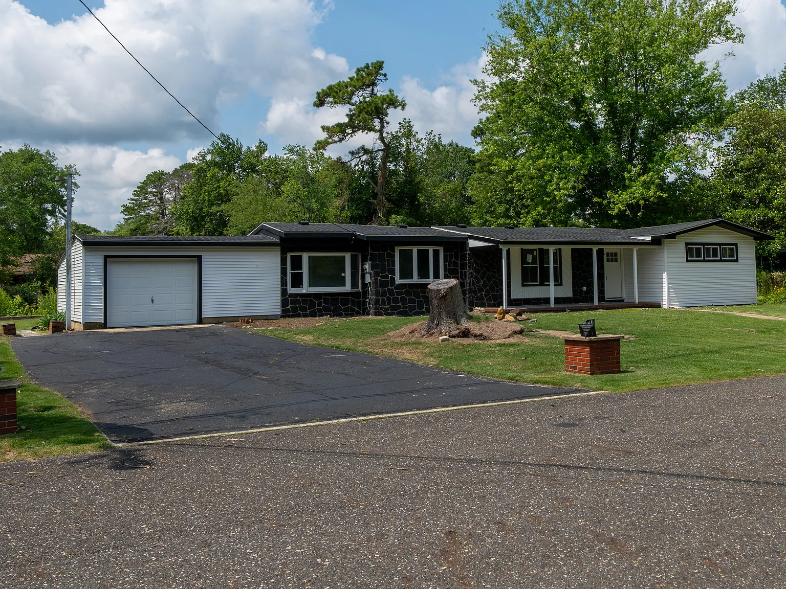 4 bed, $3,000 — Photo 2