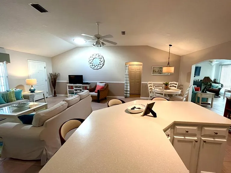 1314 Corona Ave — Photo 4