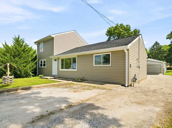 25055 S Center St, Channahon, IL 60410