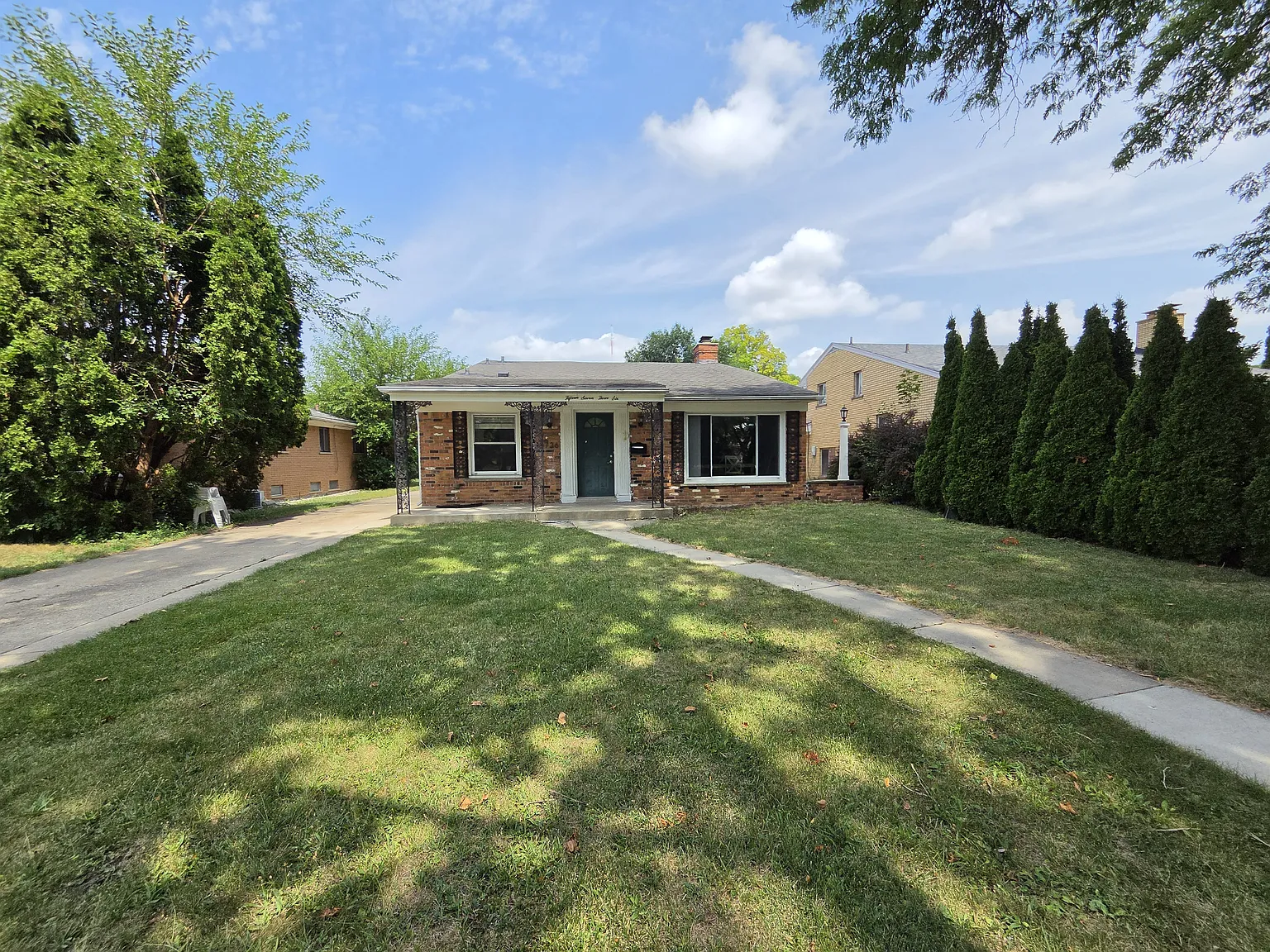 4 bed, 1933 sqft, $2,100 — Photo 3