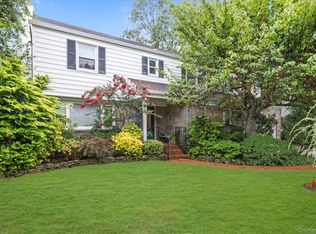 709 Carlyle St, Woodmere, NY 11598