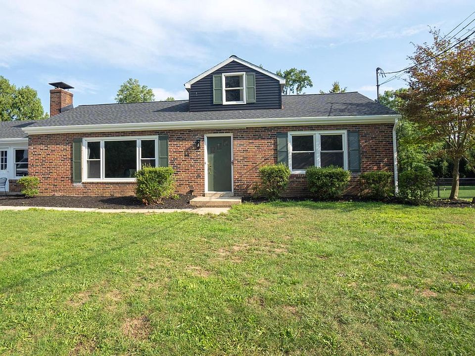 1st image of 926 Valley Rd