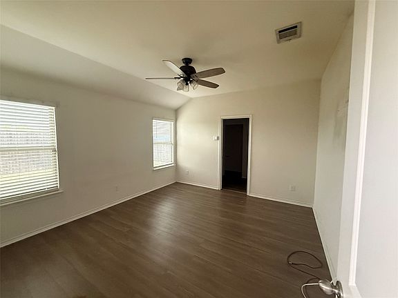 5th image of 1130 Old Oaks Dr