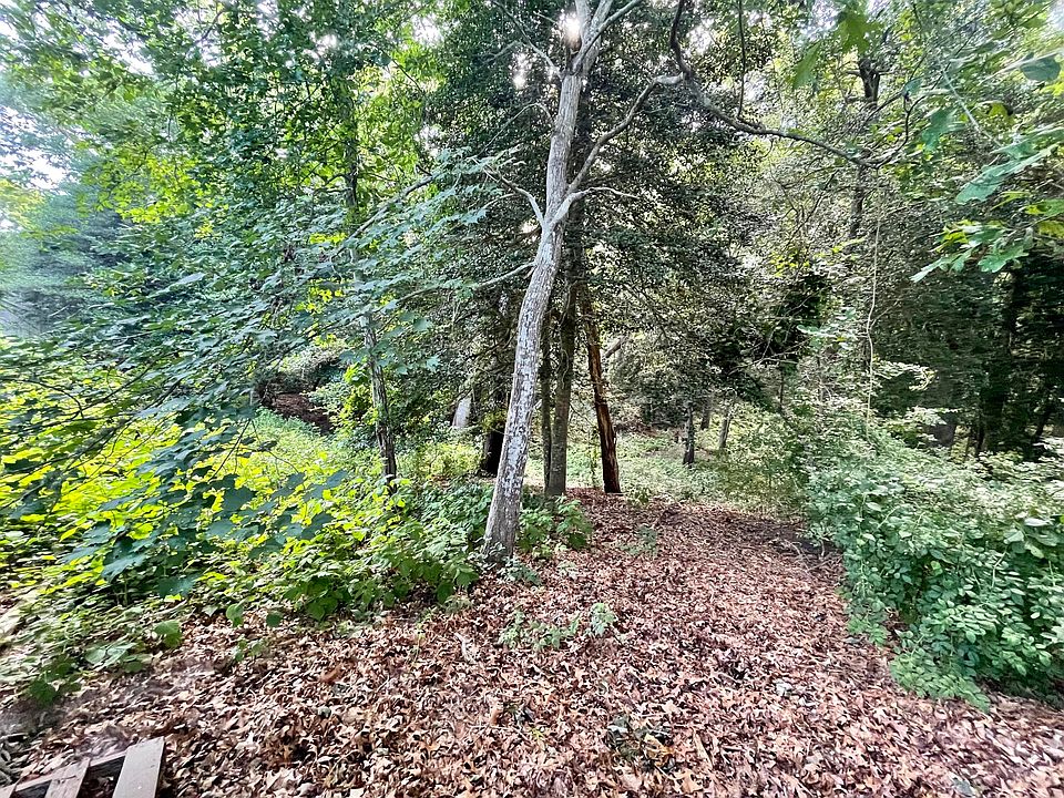 2nd image of 123 Old Post Road
