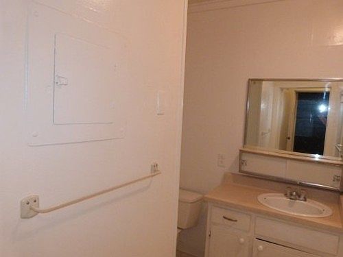 4th image of 3133 Sacramento Ave #C