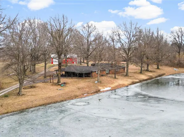 2810 Bush Ln, Belleville, IL 62220