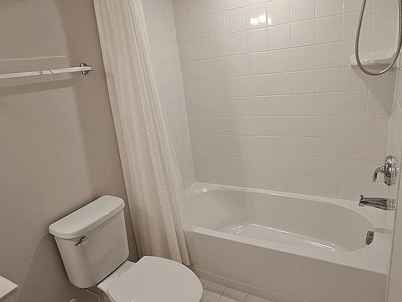 5th image of 44223 Goldenzelle Way