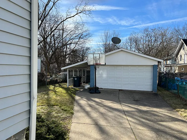 616 W Thornton St — Photo 6