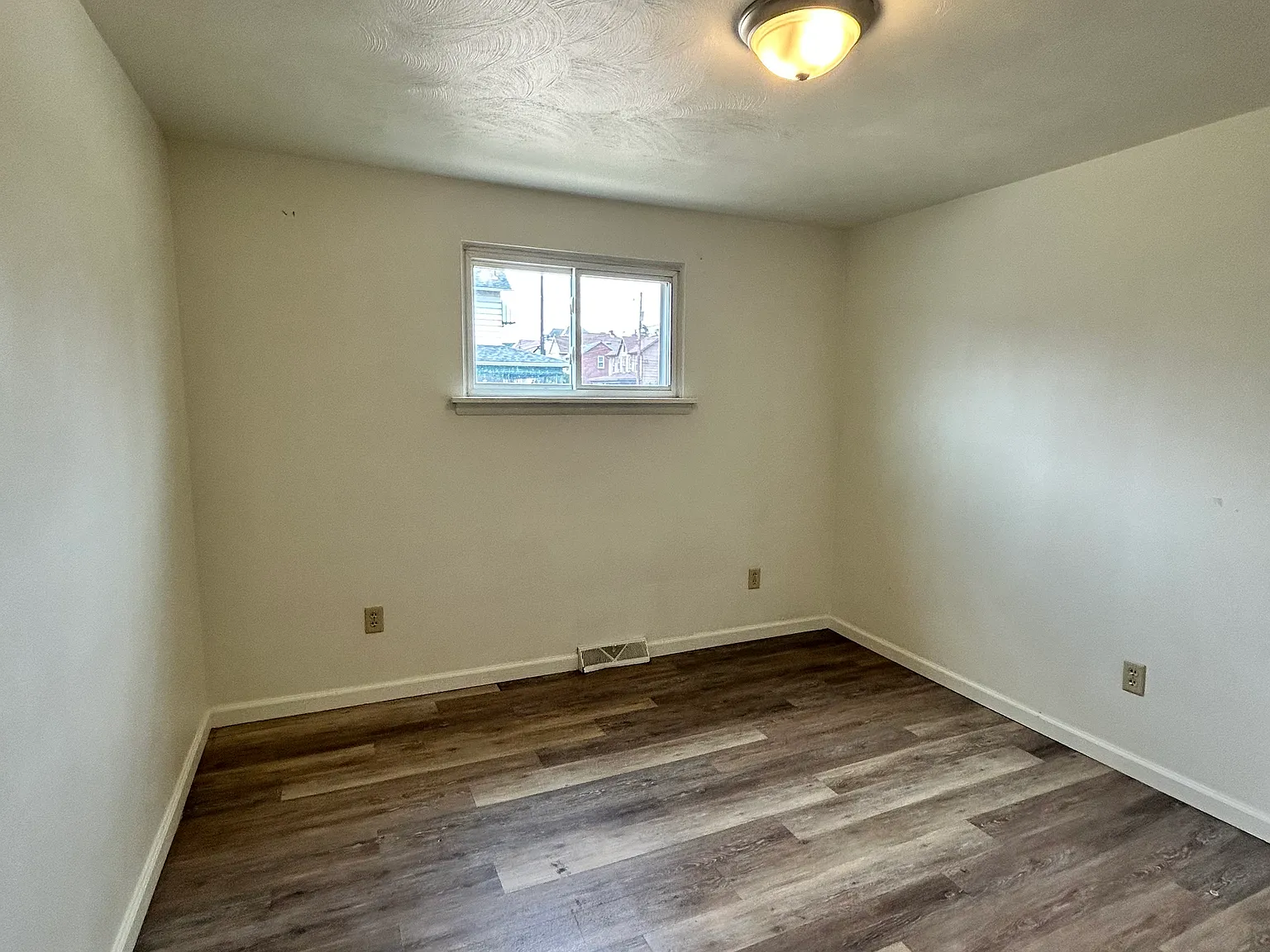 2 bed, $1,296 — Photo 4