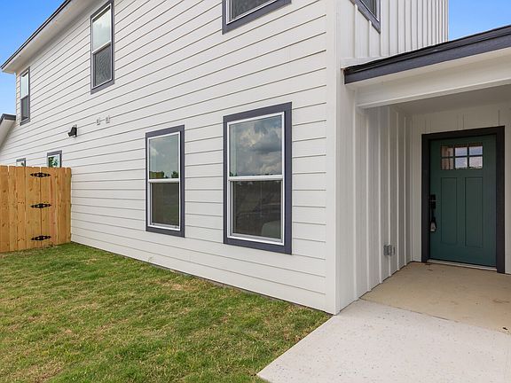 2nd image of 516 Paso Fino St #101