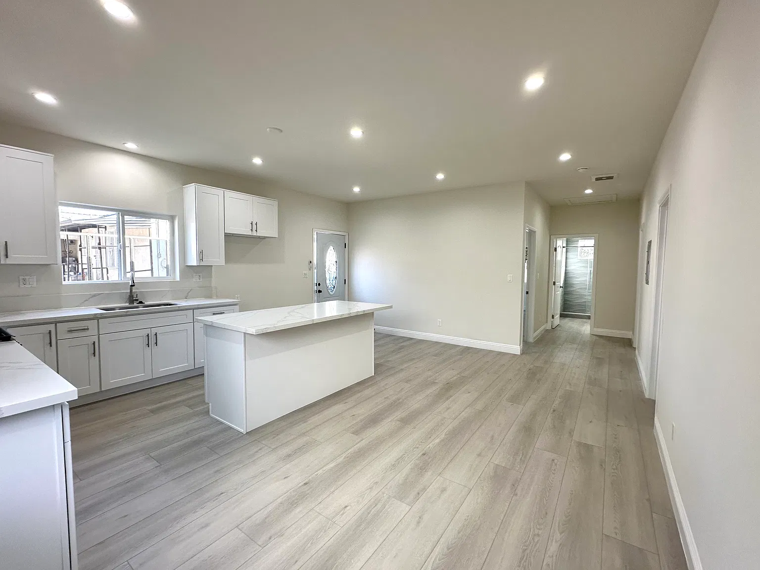 3 bed, 1200 sqft, $2,600 — Photo 4