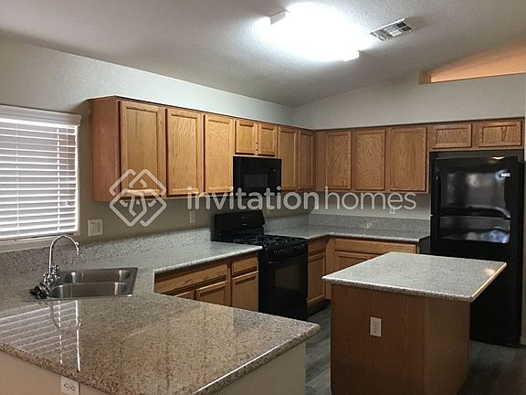2nd image of 4921 W El Campo Grande Ave