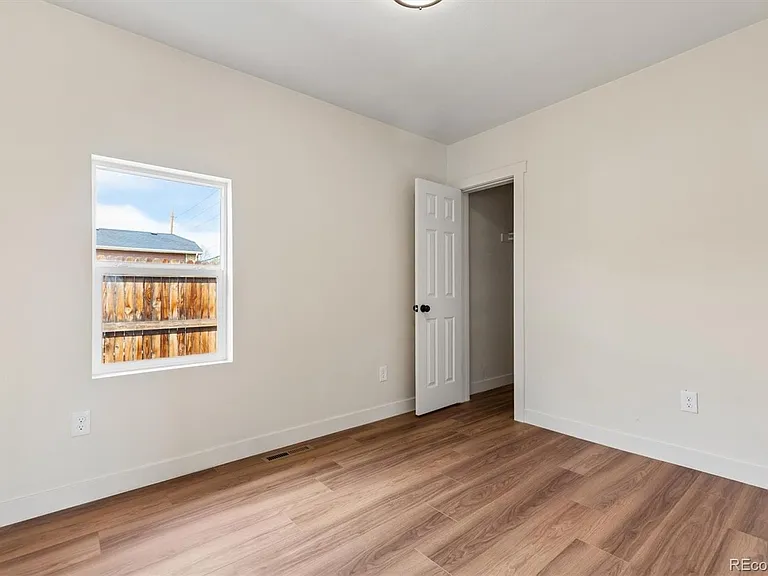 1285 S Irving St — Photo 12