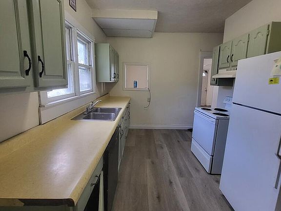 4th image of 15 Suncrest Ave