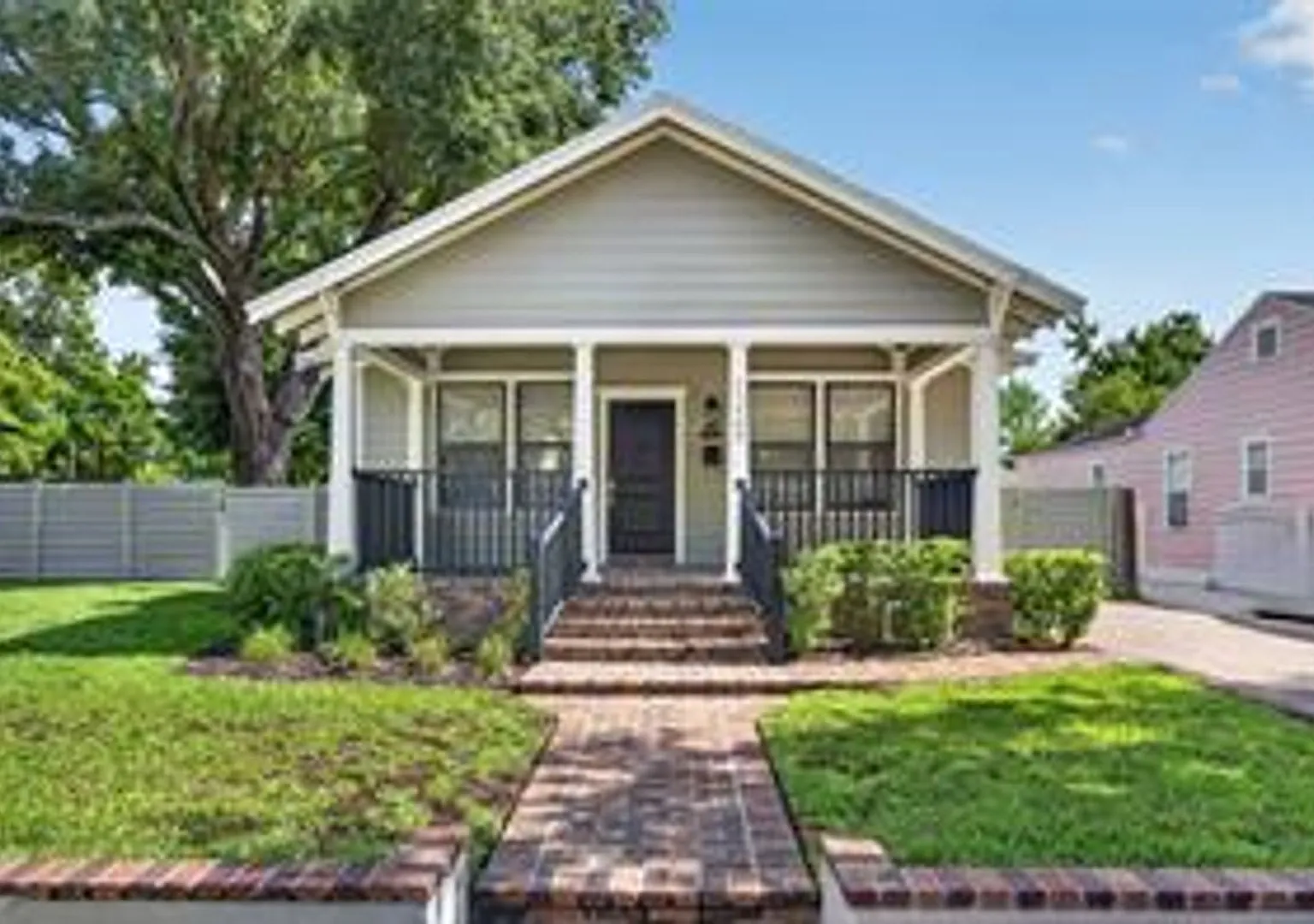 Great downtown updated bungalow! — Photo 1