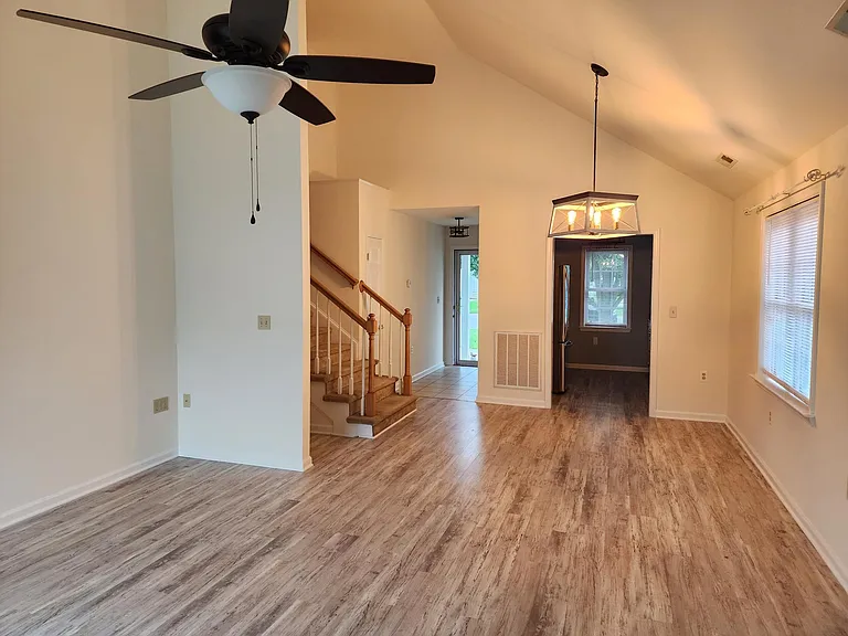 922 Rosalie Way — Photo 2