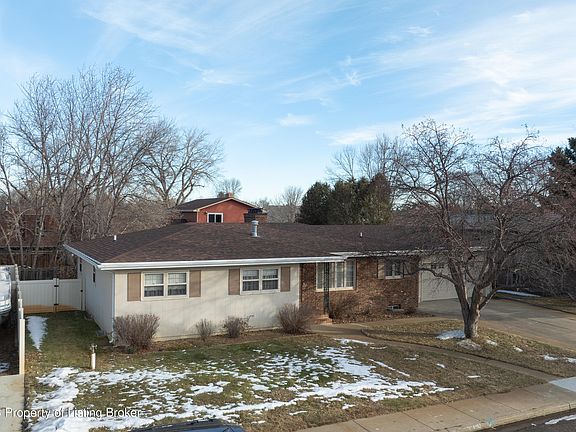 2nd image of 850 12th Ave W