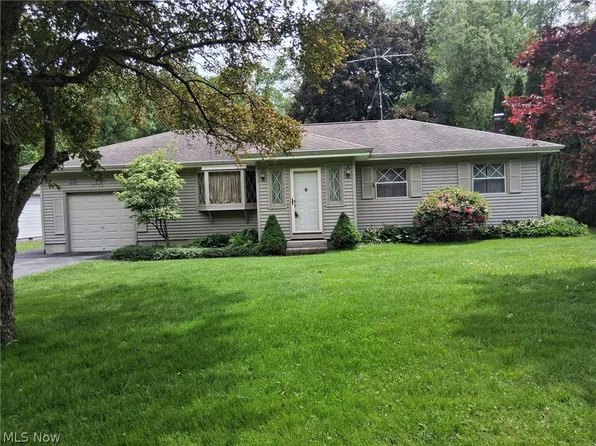 2770 Franwae Dr SW, Warren, OH 44481