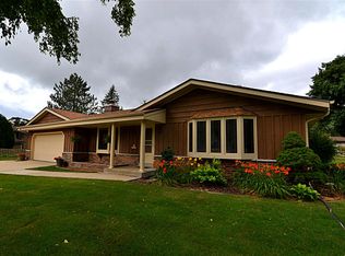 S70W13082 Flintlock Trl, Muskego, WI 53150