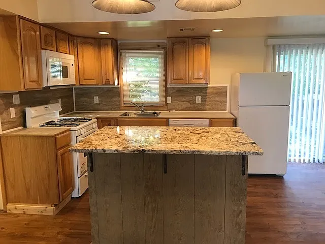 3510 E 30th Pl — Photo 2
