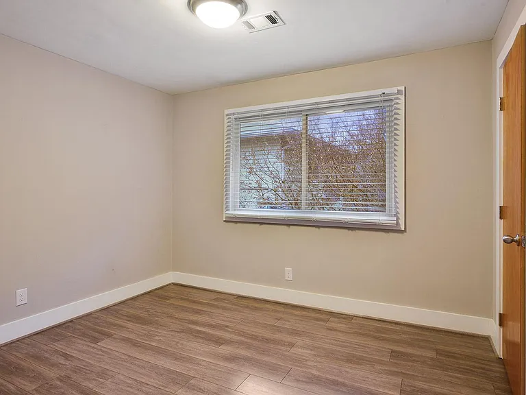 195 Powell St SE #10 — Photo 10
