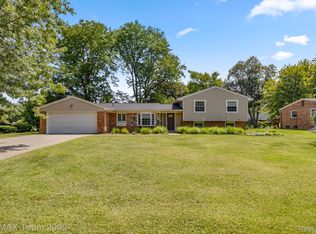 6511 Timber Ridge Dr, Bloomfield Hills, MI 48301