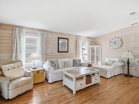 2nd image of 2502 SW VERSAILLES Terrace