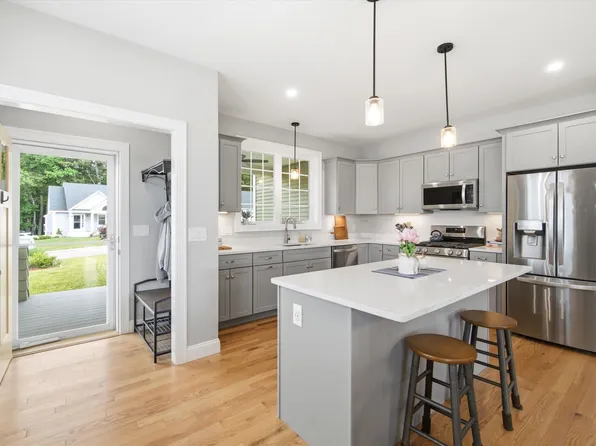 28 Luna Circle, Somersworth, NH 03878