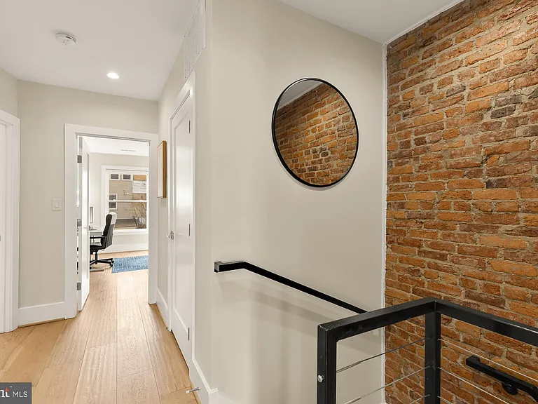 432 Emerson St NW — Photo 28