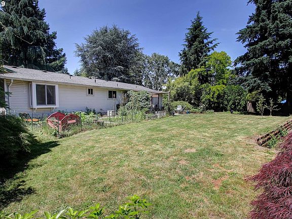 5th image of 815 SE 122nd Ave