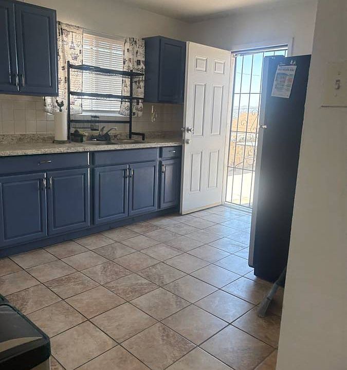 1st image of 1006 W Yandell Dr