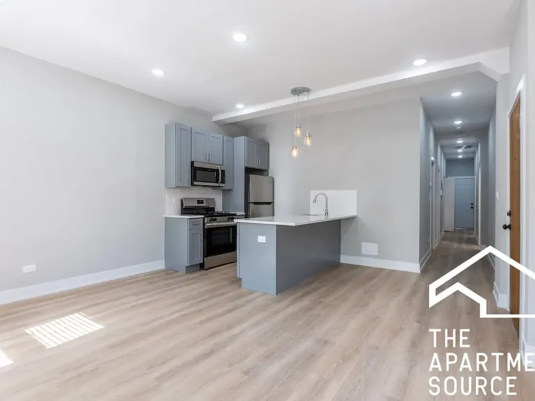 432 W Belden Ave #428-17 — Photo 1