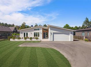 846 Birch Rd, North Saanich, BC V8L 5S1