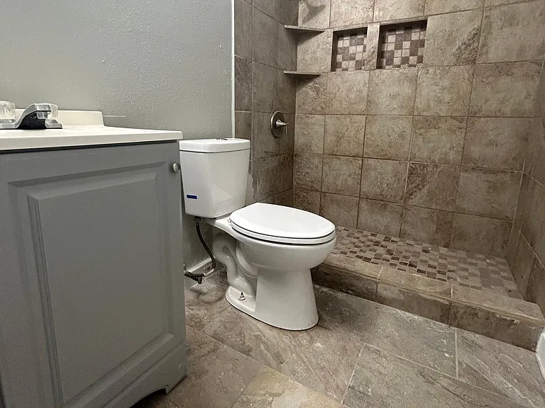 1008 Oak Hollow Pl — Photo 11