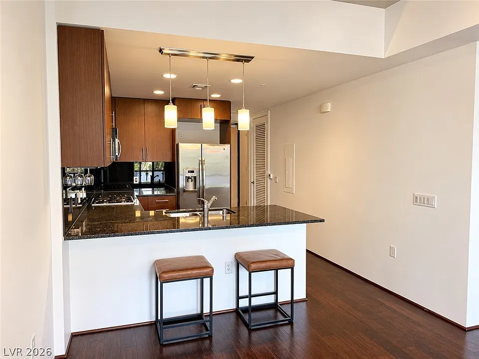 353 E Bonneville Ave #275