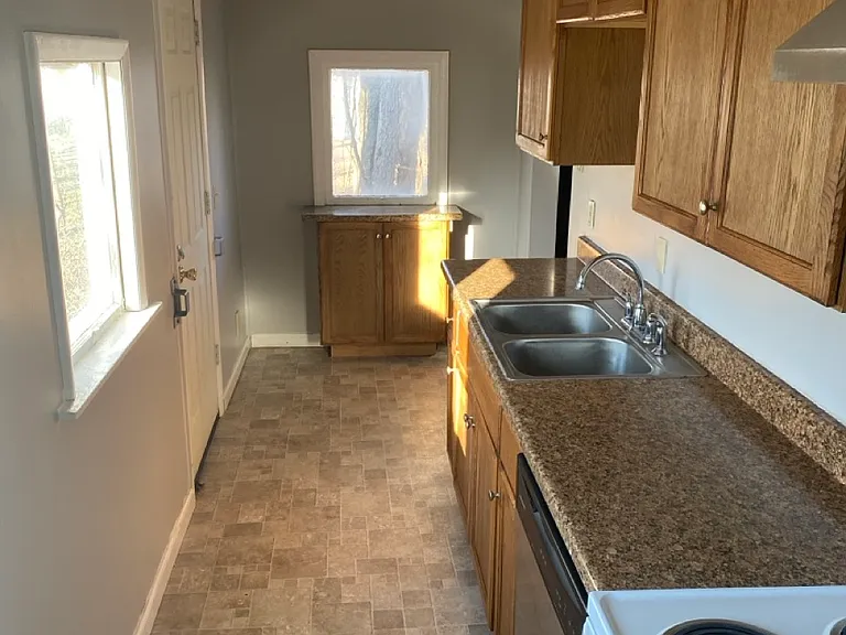 418 Power St — Photo 7