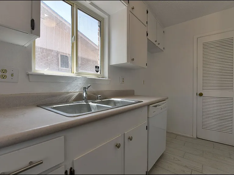 6913 Pamlico Dr — Photo 16