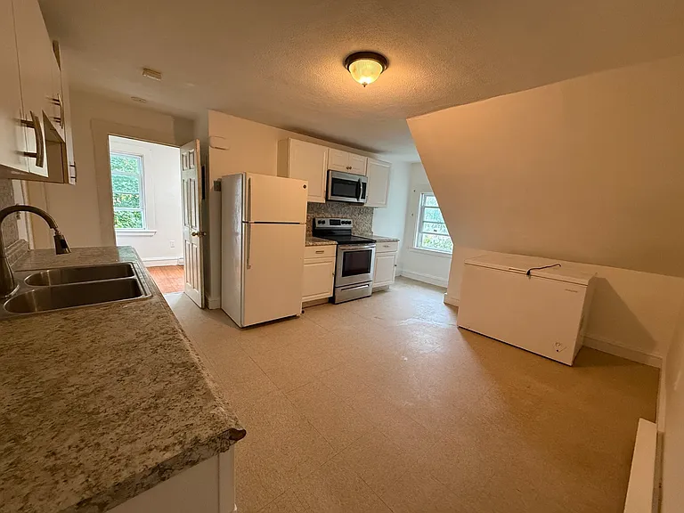 107 Bloomfield St #3 — Photo 3