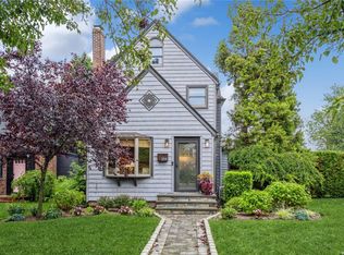 255 Rider Ave, Malverne, NY 11565