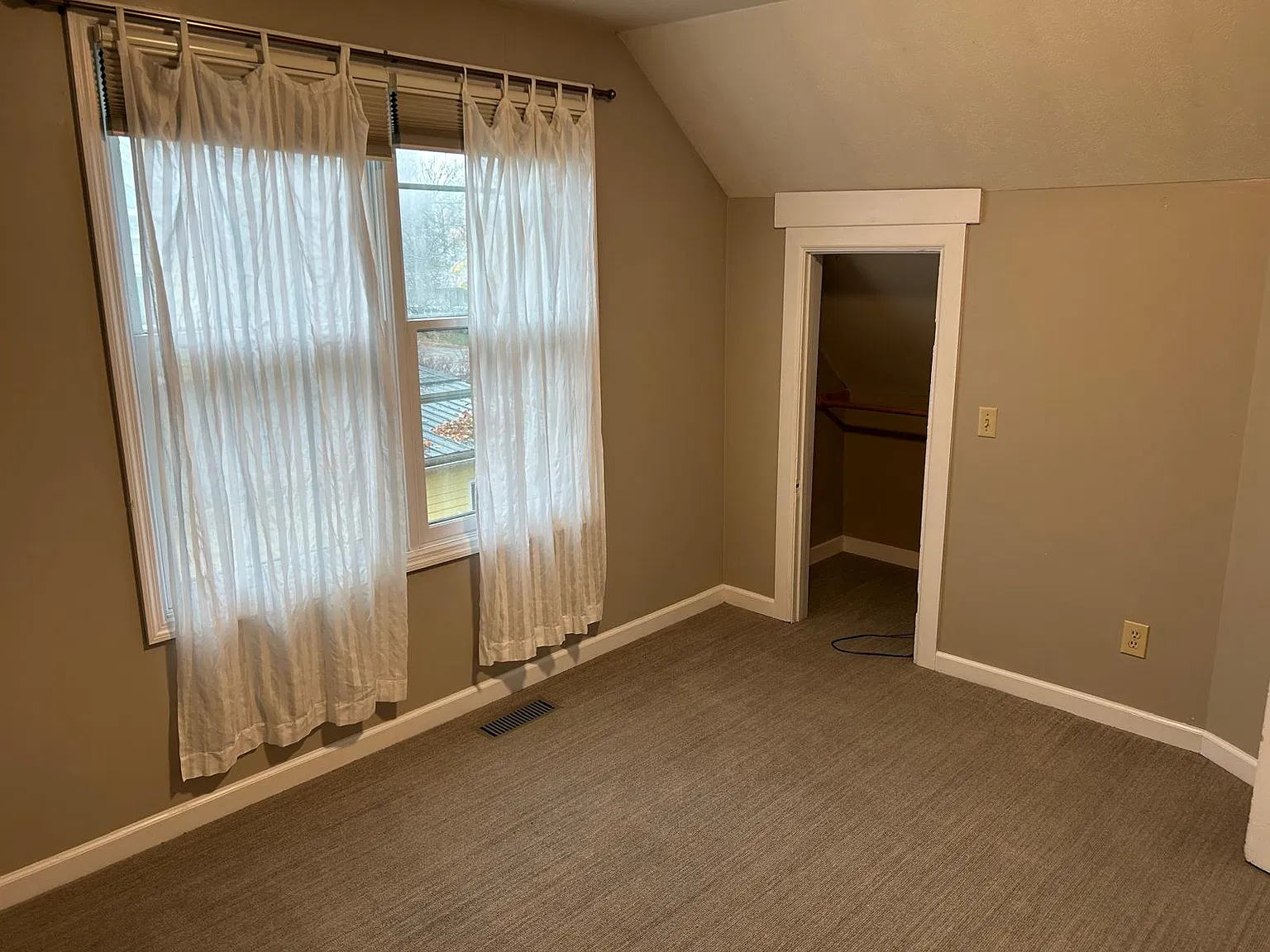 1 bed, 400 sqft, $1,150 — Photo 2